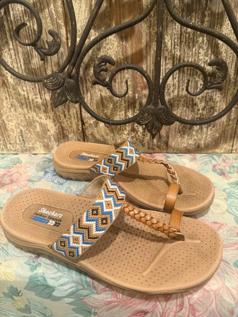 Skechers Womens Reggae thongs sandals  Size 8 beaded
